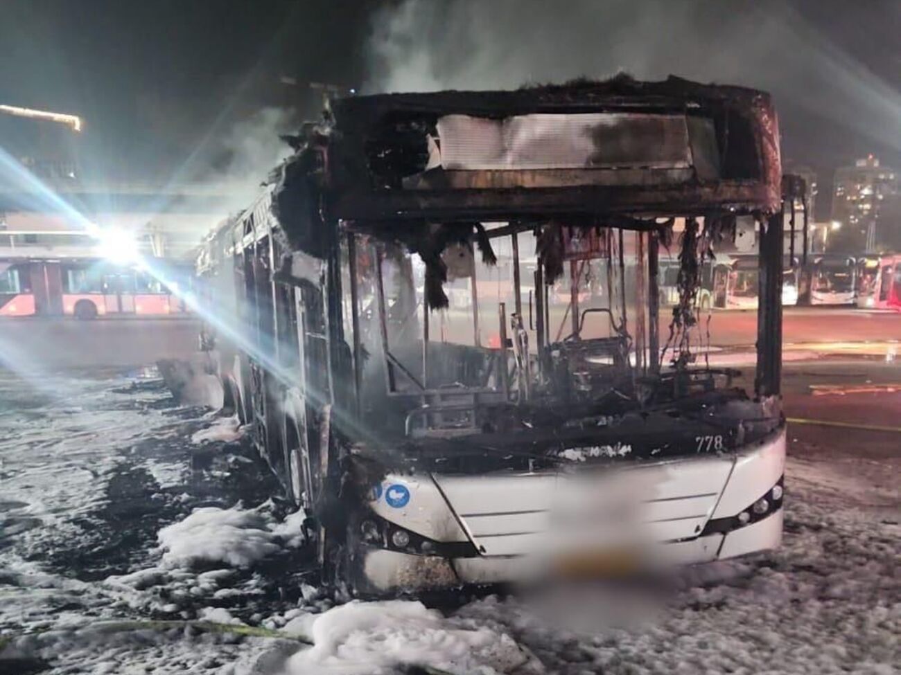 Взрывы произошли на трех парковках в пригороде Тель-Авива, сообщили СМИ