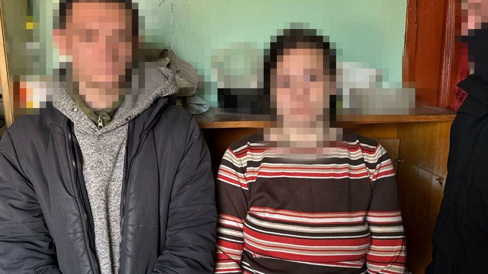 По инструкциям ФСБ агенты поселились в хостеле под Киевом, где изготовляли самодельное взрывное устройство (СВУ), проинформировали в ведомстве
