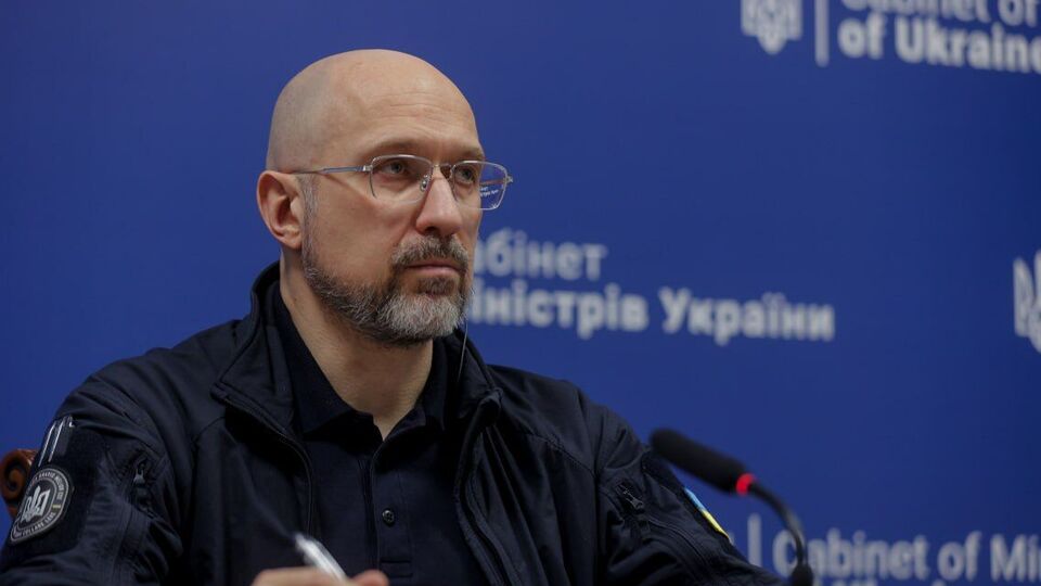 Несмотря на то, что производство собственного вооружения в Украине выросло, оно составляет треть необходимого, отметил Шмыгаль