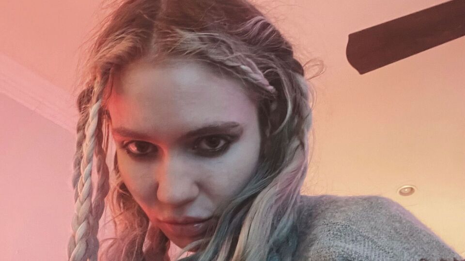 Граймс зазначила, що якщо Маск їй не відповідає, то все це схоже на "медіацирк із використанням дітей"