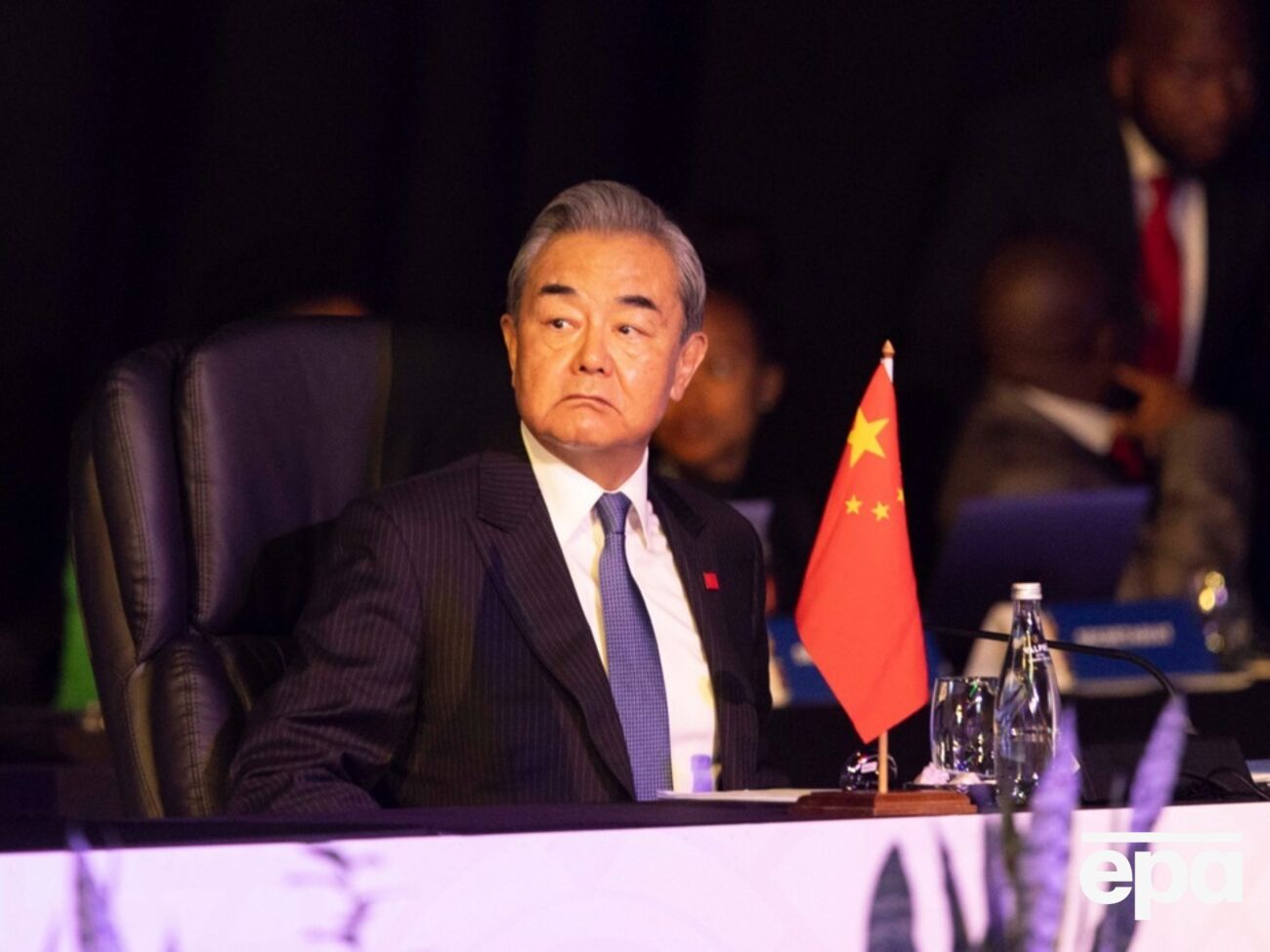 Міністр закордонних справ Китаю Ван І заявив, що Китай завжди був за якнайшвидше й мирне врегулювання "кризи"