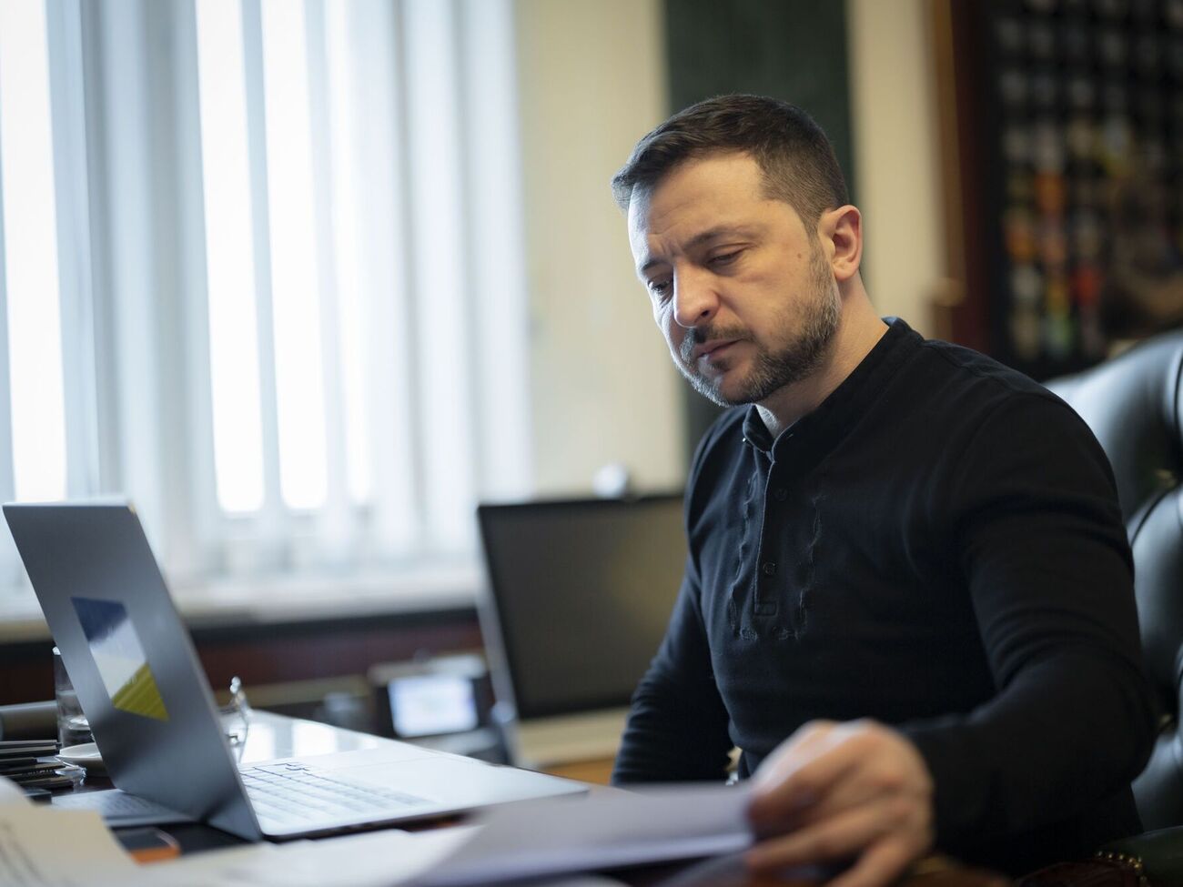 Зеленський (на фото) 21 лютого провів телефонну розмову з Дудою