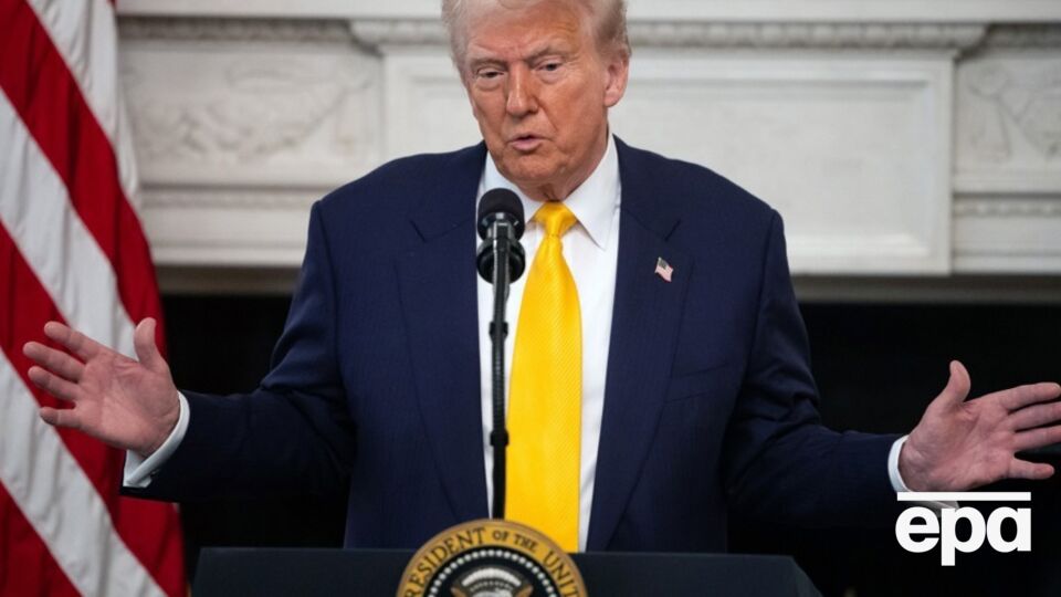 "У них нет никаких карт на руках, но они ведут жесткую игру", сказал Трамп об Украине