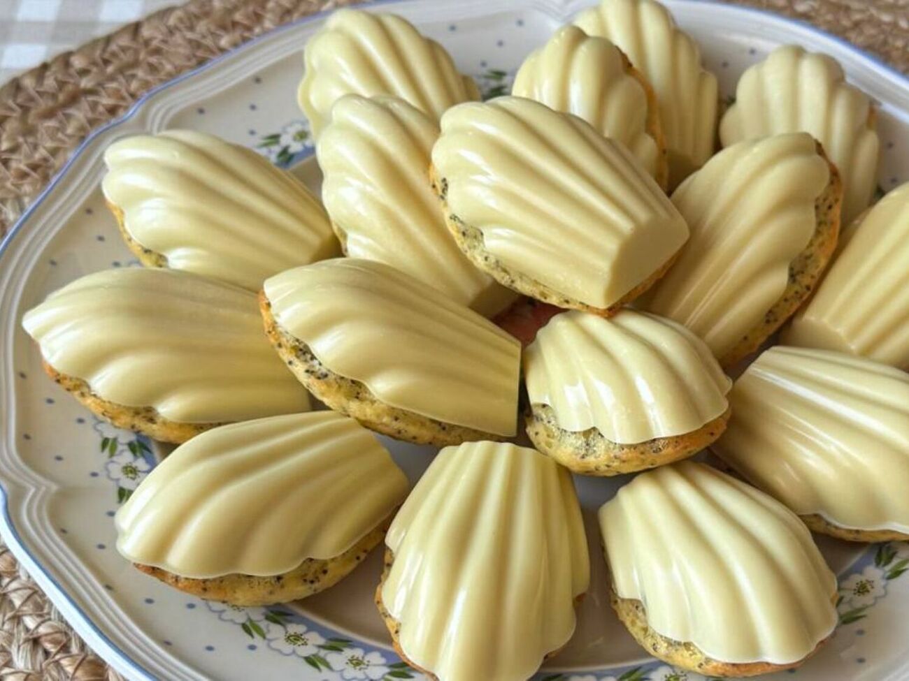 По словам блогера, такое печенье отлично хранится в холодильнике в пищевом контейнере несколько дней