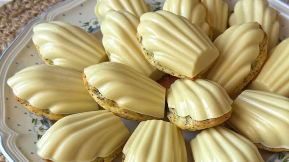 За словами блогерки, таке печиво чудово зберігається в холодильнику у харчовому контейнері кілька днів