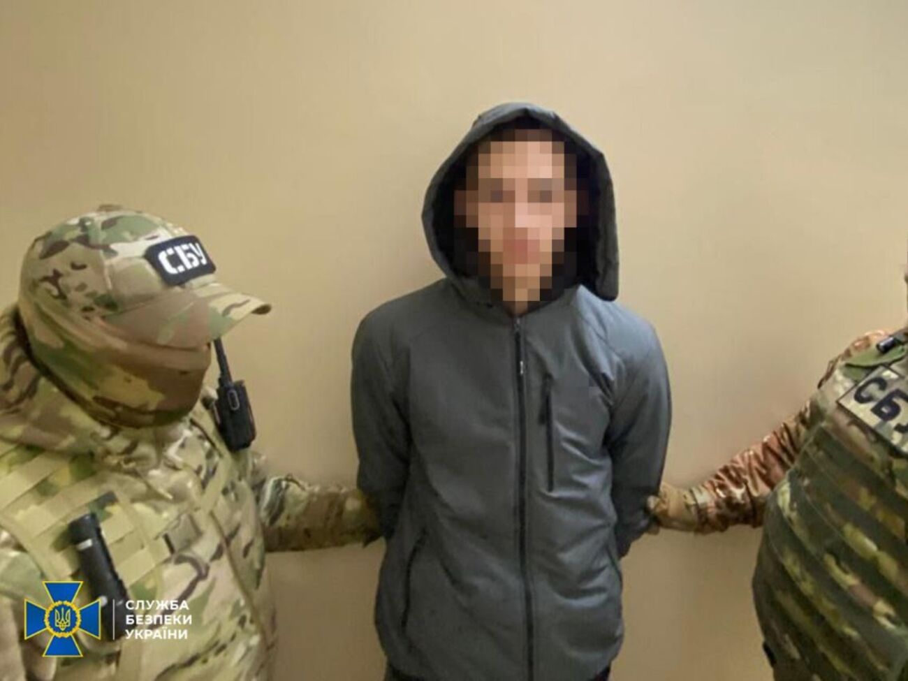 По инструкции он изготовил самодельное взрывное устройство на съемной квартире