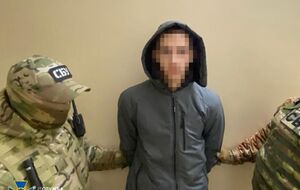 По инструкции он изготовил самодельное взрывное устройство на съемной квартире