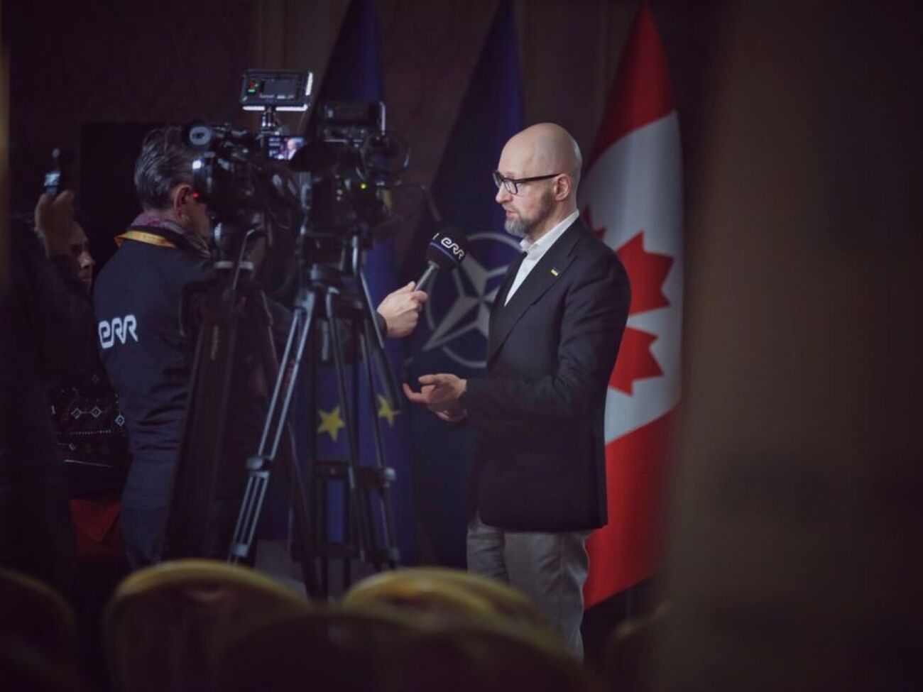 Конфісковані кошти, на думку Яценюка, можна буде використати на оборонні закупівлі для України