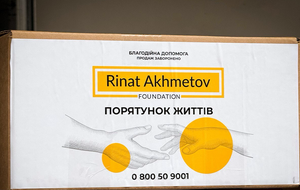 Переселенцы получают продукты длительного хранения в местном хабе