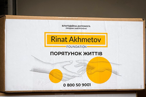 Переселенці отримують продукти тривалого зберігання в місцевому хабі