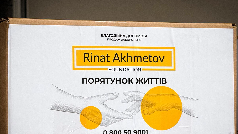 Переселенці отримують продукти тривалого зберігання в місцевому хабі