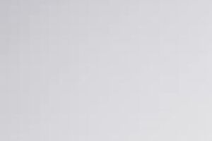 В пресс-релизе отметили, что в клипе нет декораций и спецэффектов