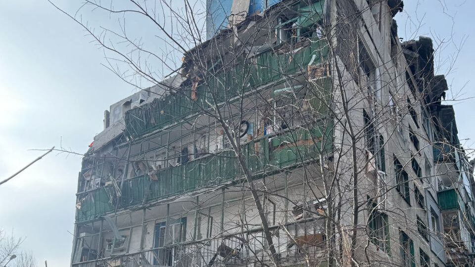 Унаслідок обстрілу пошкоджено 10 багатоповерхівок