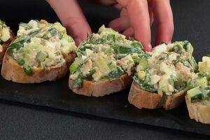 Для намазки вам понадобится 1 ст. л. майонеза