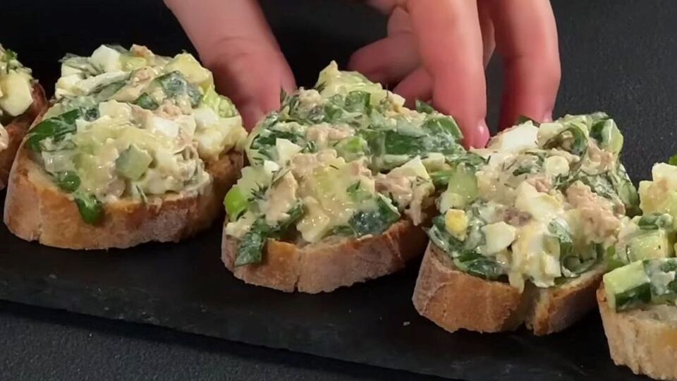 Для намазки вам знадобиться 1 ст. л. майонезу