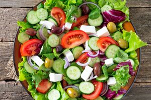 По словам блогера, чем дольше настаивается этот салат, тем он вкуснее