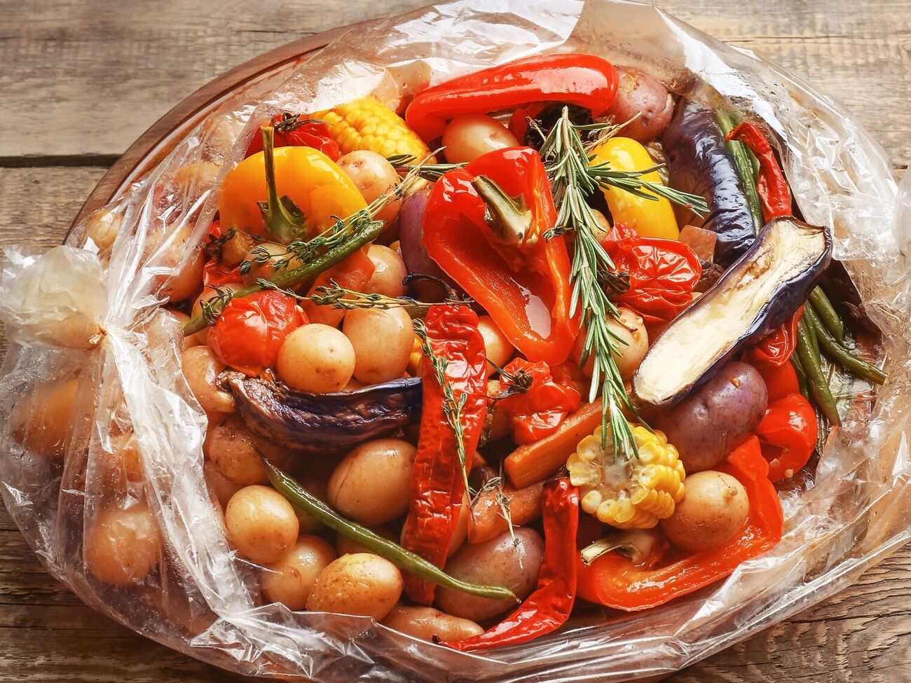 Маринад подойдет для любых овощей – капусты, моркови, грибов, лука, цветной капусты, перца или кабачков