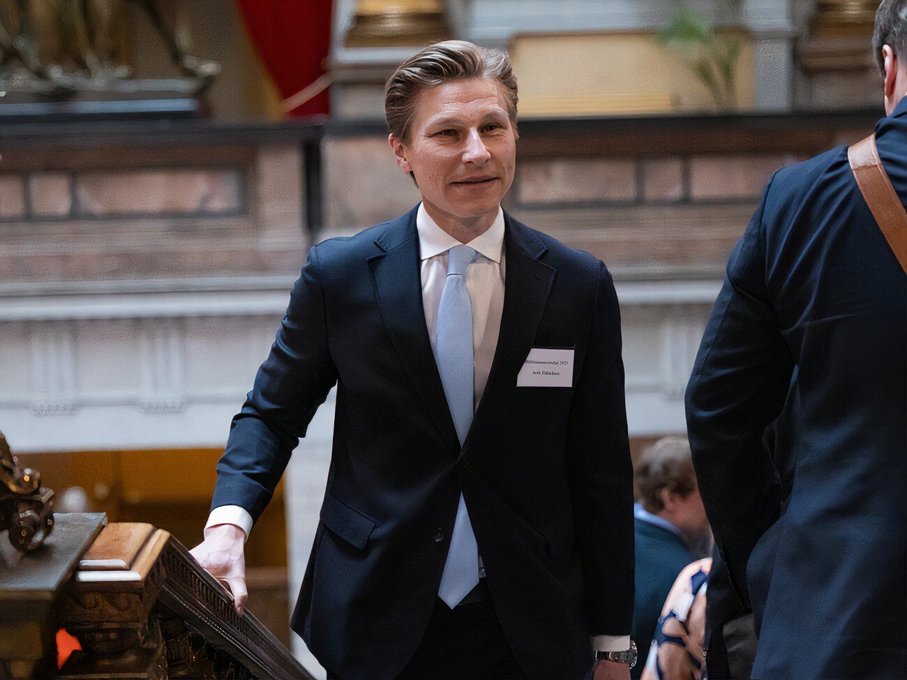 По словам Хяккянена, для налаживания отношений с соседними странами России необходимо изменить свое поведение