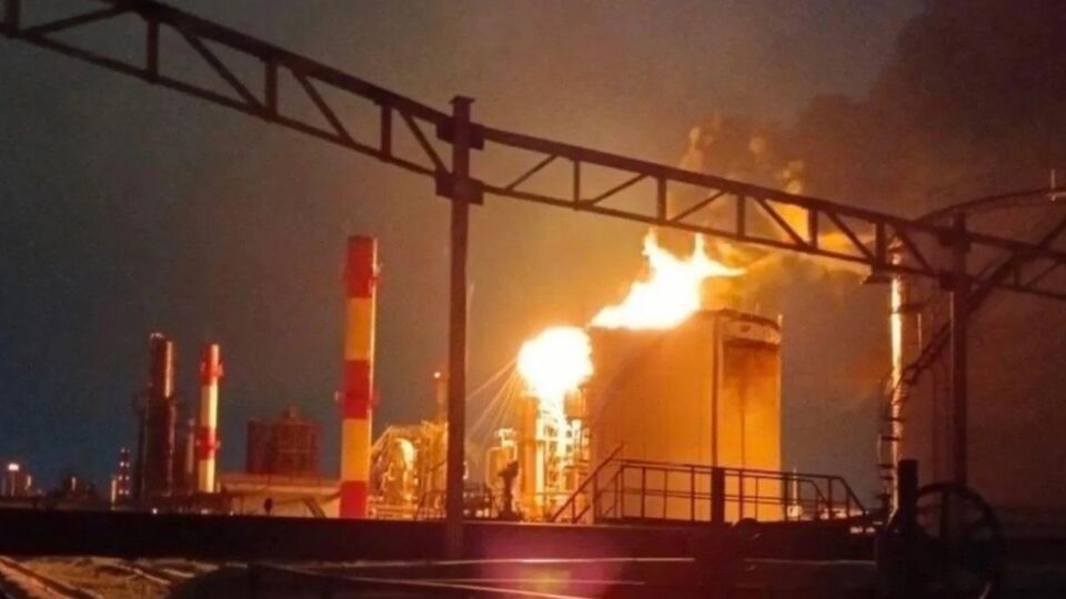Горіла установка первинного перероблення нафти