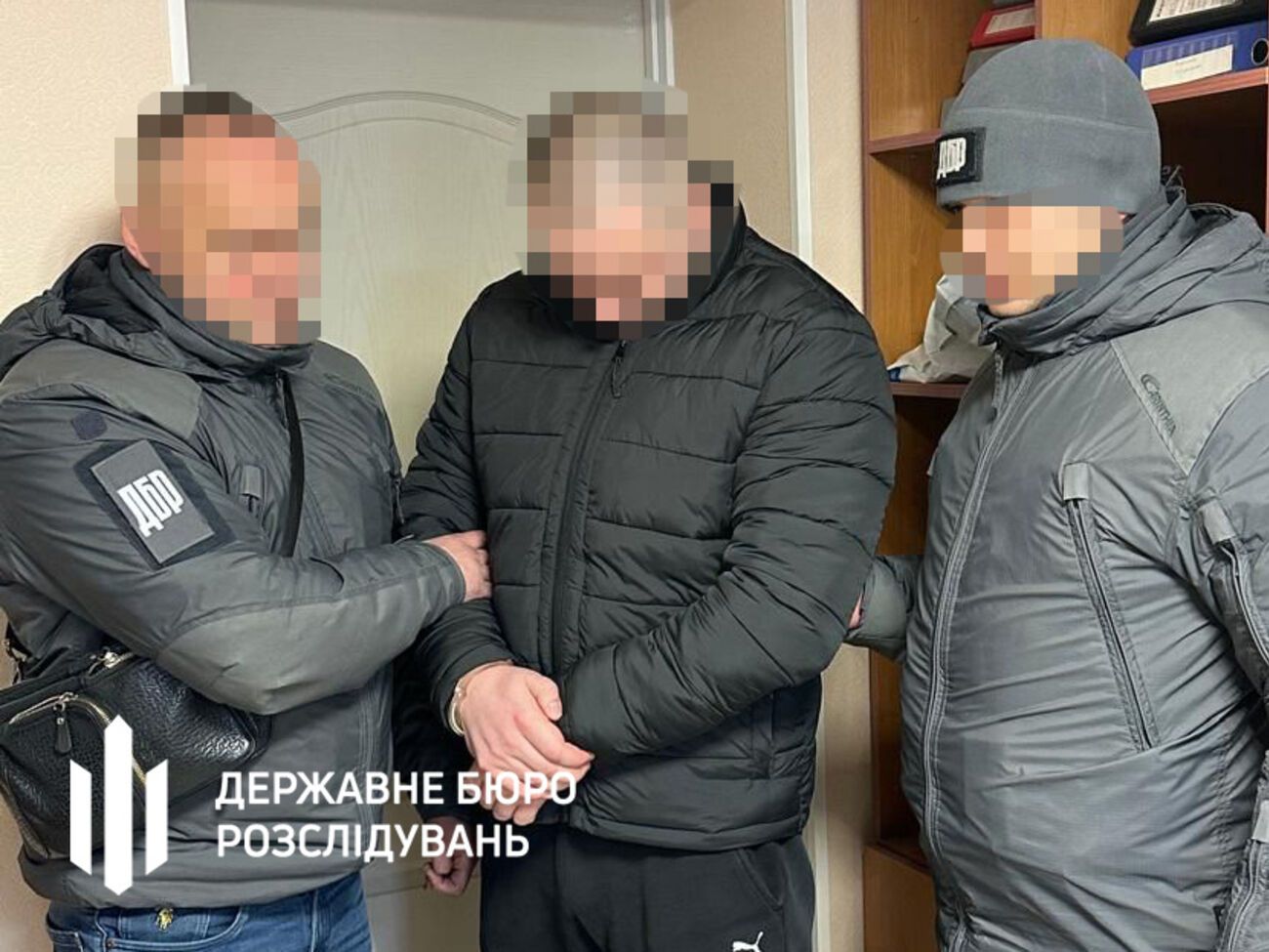 Сума незаконних поборів, які, ймовірно, отримав посадовець, сягає щонайменше 1 млн грн, вважає ДБР