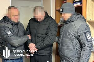 Сума незаконних поборів, які, ймовірно, отримав посадовець, сягає щонайменше 1 млн грн, вважає ДБР