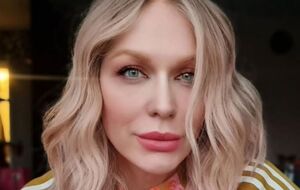 Монро: Я в 45 лет начала путь к себе и вслух произнесла, что я – трансгендерная женщина