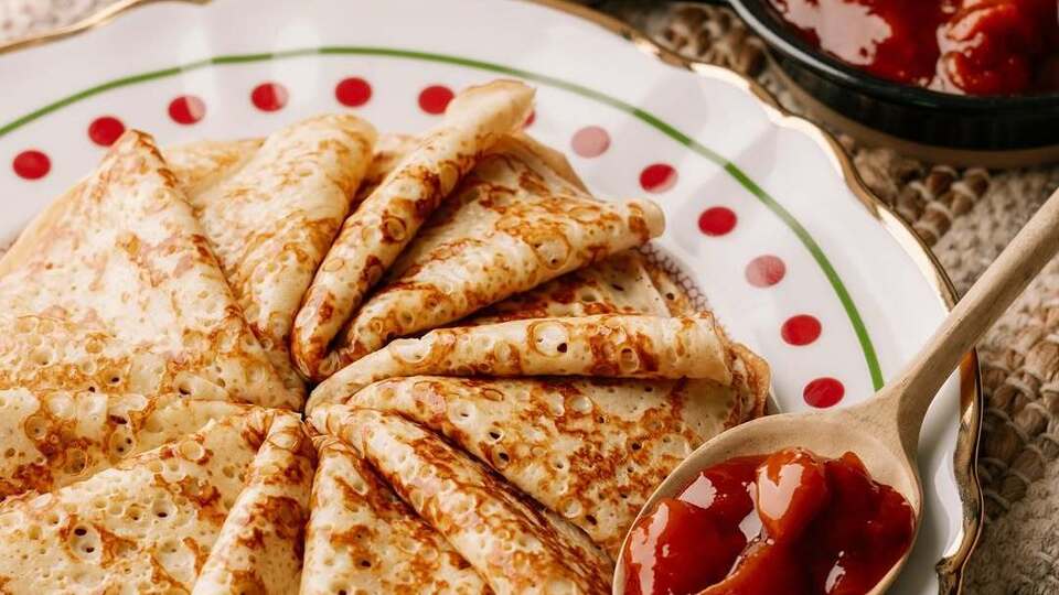 Блинчики вкусны с абрикосовым вареньем