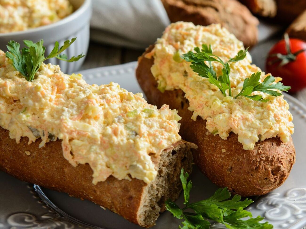 Основа этой намазки – морковь, яйца и плавленые сырки