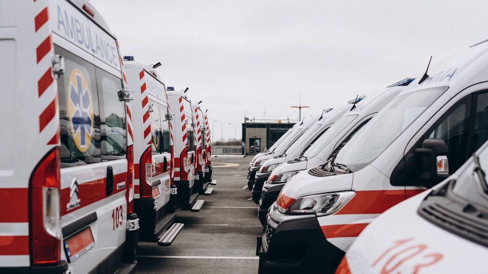 Четверых школьников забрали "скорые", пишут СМИ