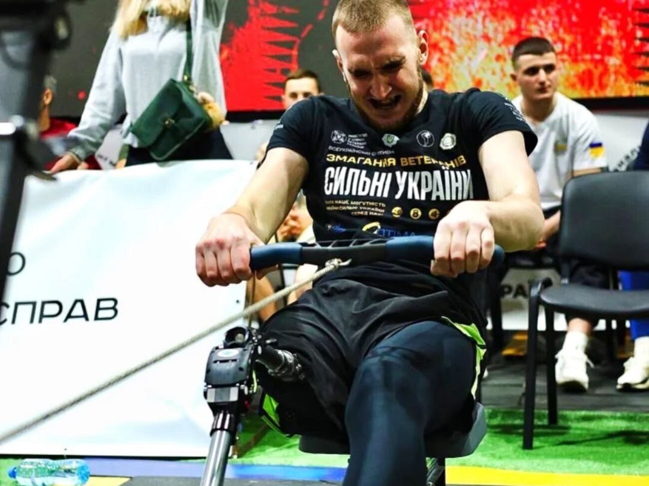 В турнир "Сильные Украины" входили соревнования в дисциплинах: жим лежа, рывок гири, гребля на тренажере Concept-2, эйрбайк и инвастронг