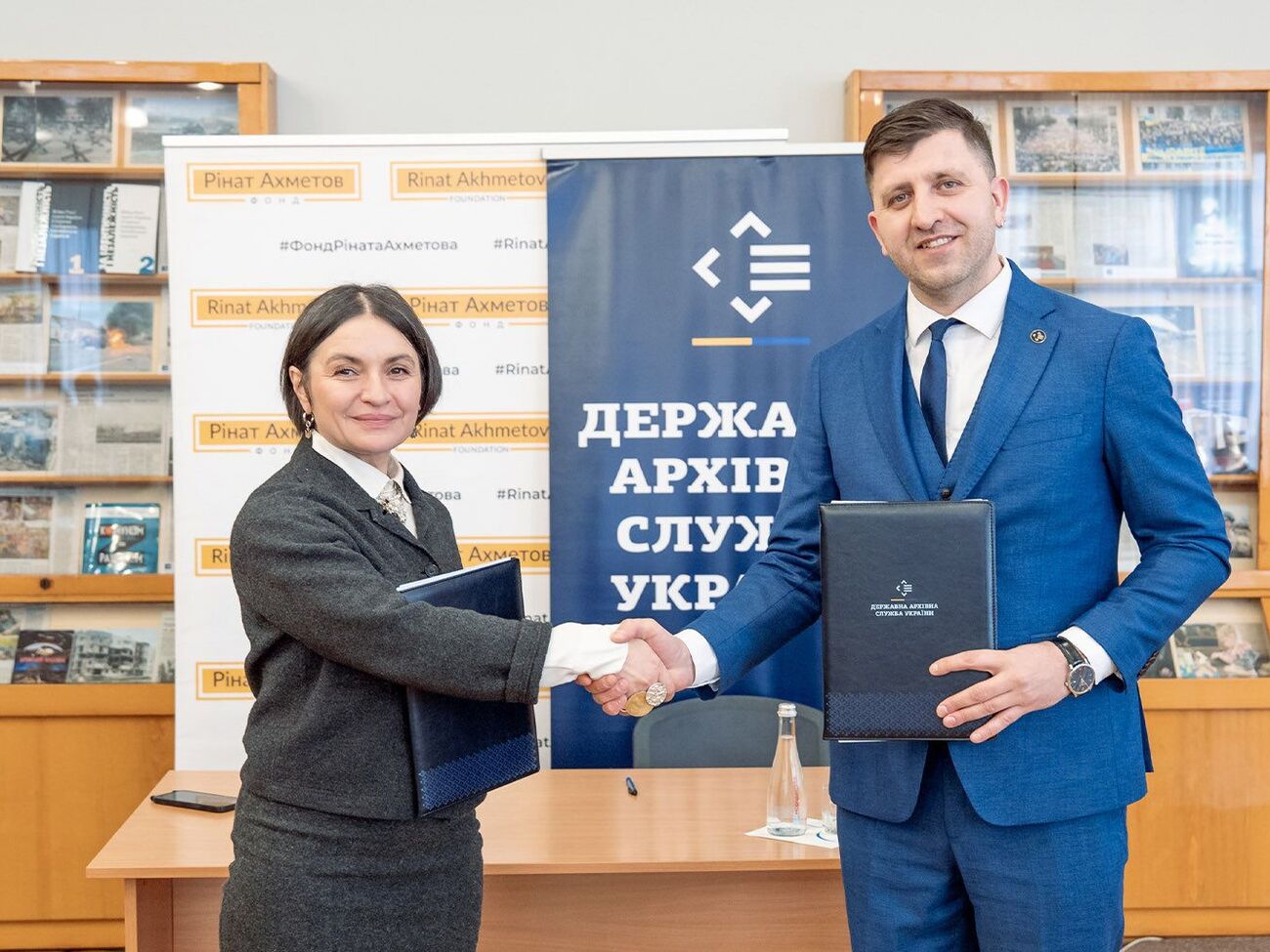 Каждому из вас есть что сказать и что передать следующим поколениям, сказал председатель Госархива Хромов