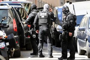 Имен задержанных полиция не называет
