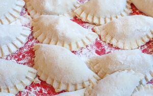 Вареники нужно тщательно залепливать