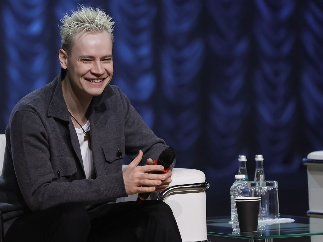 СБУ пишет, что он публично поддерживает и пропагандирует войну страны-агрессора России против Украины