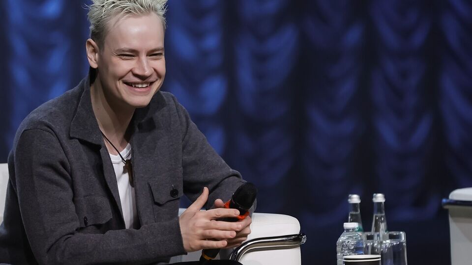 СБУ пише, що він публічно підтримує й пропагує війну країни-агресора Росії проти України