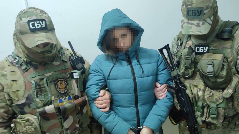 Элемент взрывчатки, который фигурантка, вероятно, забрала в Днепре, она должна была заложить возле порта Одессы, утверждает следствие