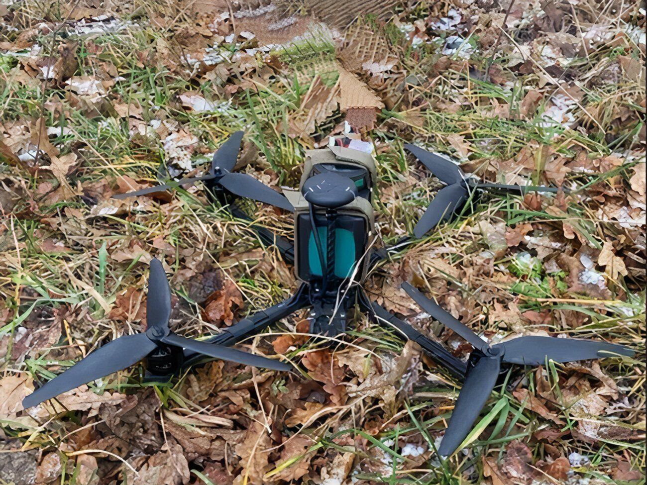 У Міноборони зазначають, що високошвидкісні FPV-дрони цього комплексу здатні наздогнати будь-яку колісну техніку окупантів