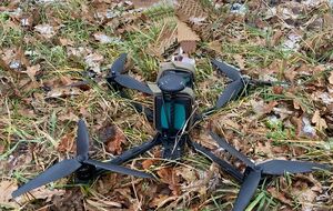 У Міноборони зазначають, що високошвидкісні FPV-дрони цього комплексу здатні наздогнати будь-яку колісну техніку окупантів