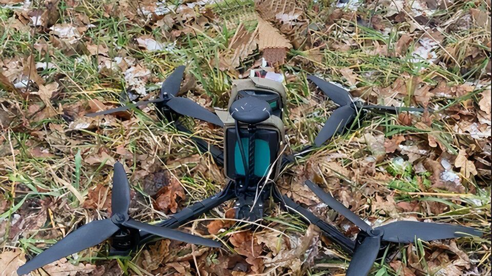 У Міноборони зазначають, що високошвидкісні FPV-дрони цього комплексу здатні наздогнати будь-яку колісну техніку окупантів
