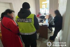 Женщин задержали на рабочем месте после получения денег от потенциального "клиента"