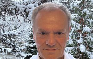 Польський прем'єр сказав, що працюватиме в наколінному ортезі