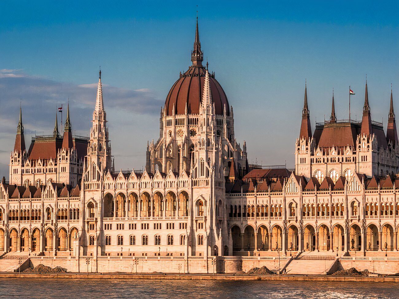 Как говорится в статье, Будапешт также стремится получить гарантии ЕС относительно переговоров по транзиту газа через Украину в Европу