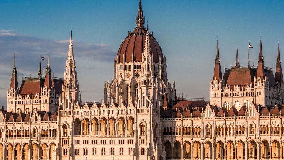 Как говорится в статье, Будапешт также стремится получить гарантии ЕС относительно переговоров по транзиту газа через Украину в Европу