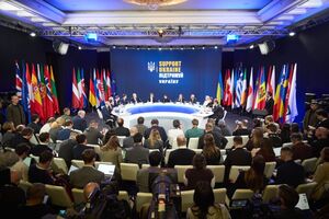 Украинская команда уже начала работать с тем, что "партнеры пообещали" в Киеве на саммите поддержки Украины 24 февраля, рассказал Зеленский