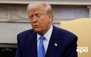 Ранее журналисты также замечали синяки на правой руке Трампа