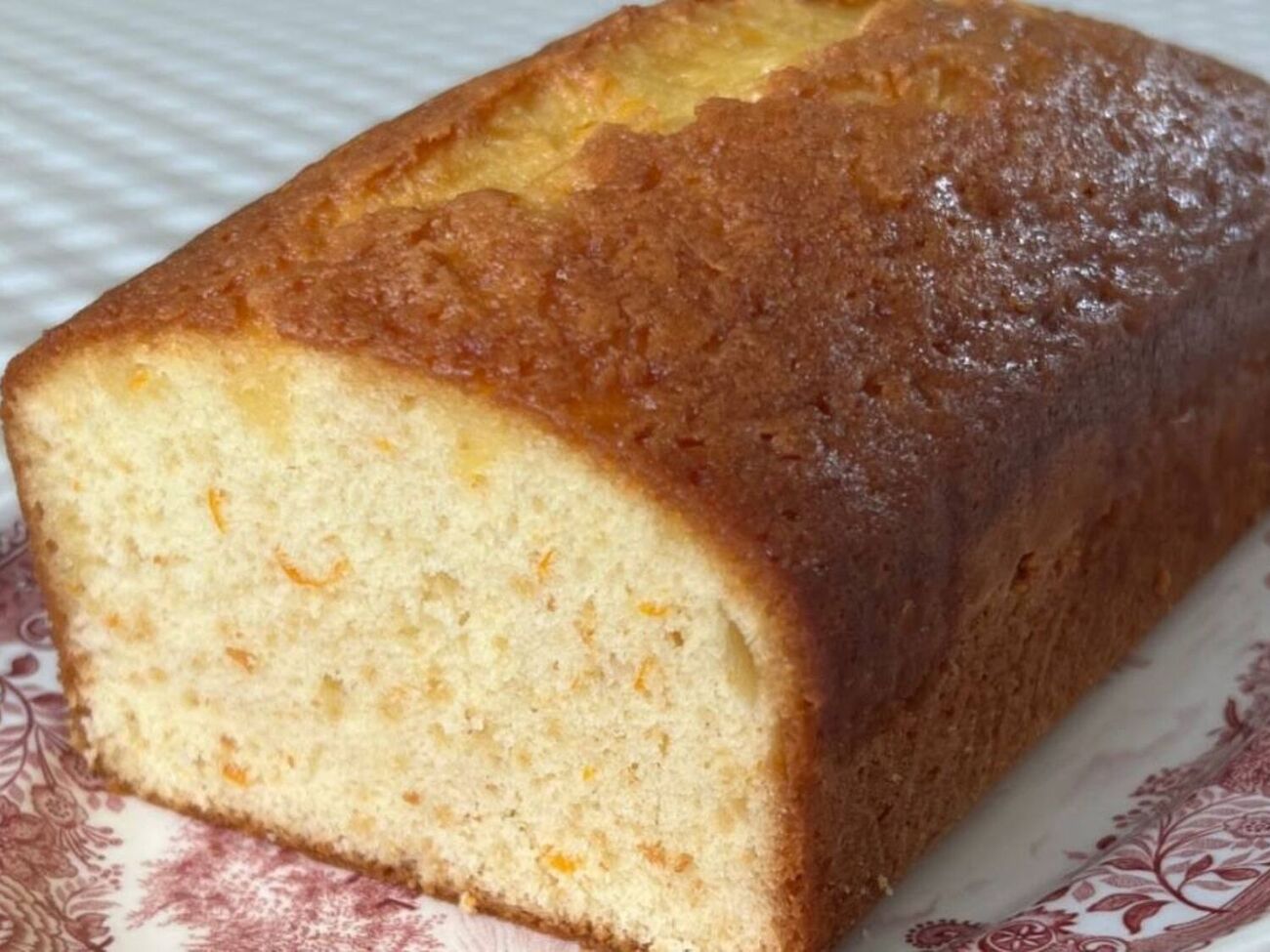 Выпекайте кекс 50 минут при 180 °C