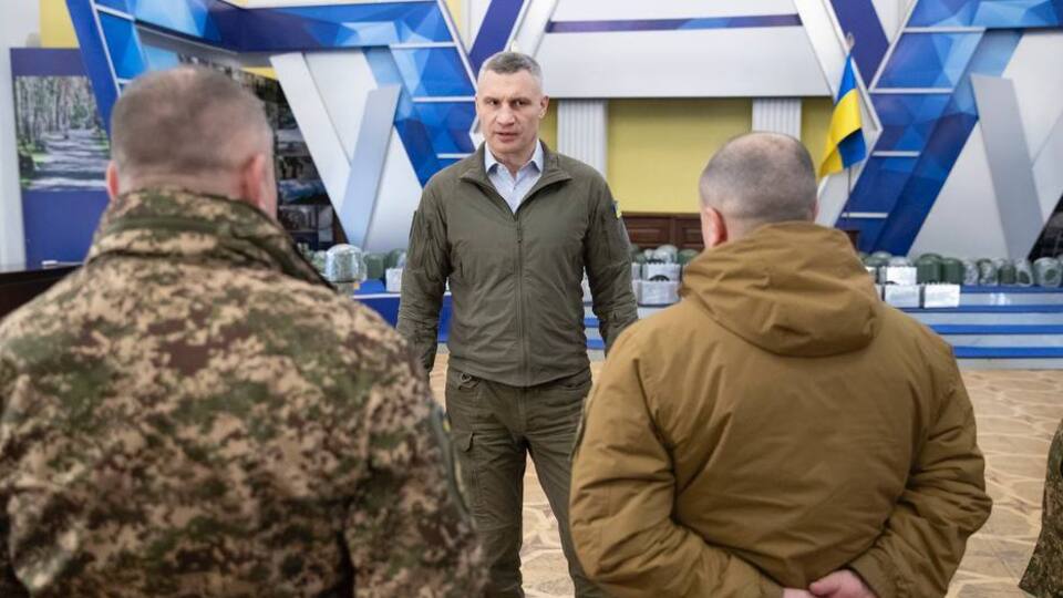 Столиця й далі допомагає українським захисникам, сказав Кличко