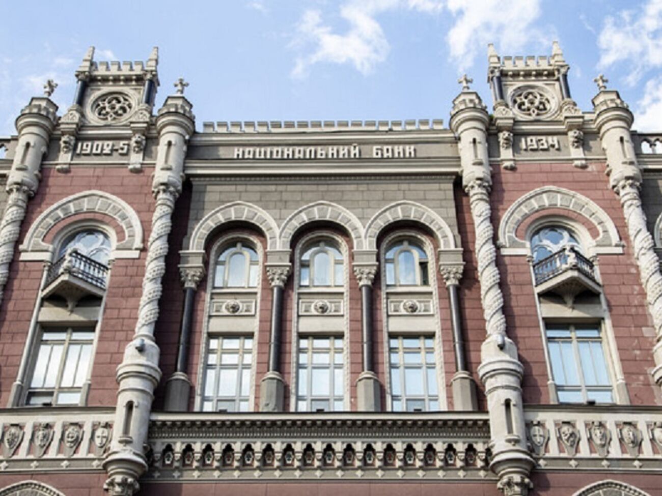 НБУ: Регулятор не отримував заяв щодо набуття істотної участі у "БТА банку"