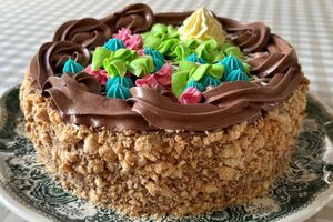 Готовый торт нужно поставить в холодильник на восемь часов