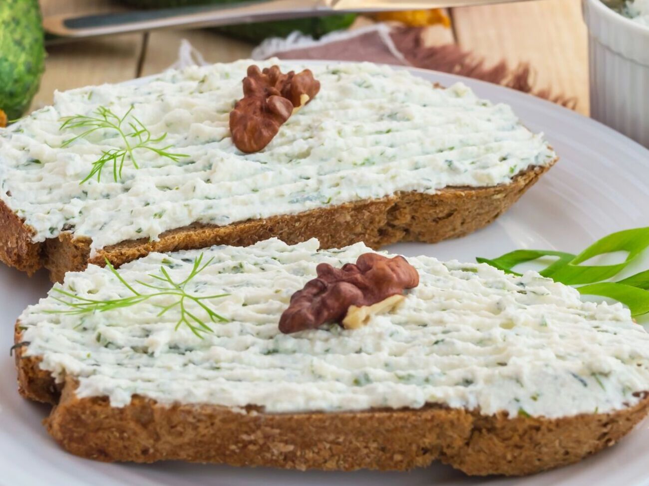 Для этой творожной намазки вам понадобится 250 г творога